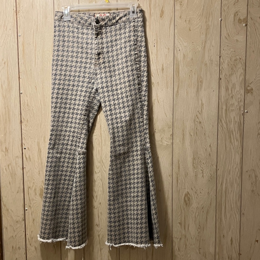 Rare houndstooth pattern Just Float on Printed Flare Jeans size 28